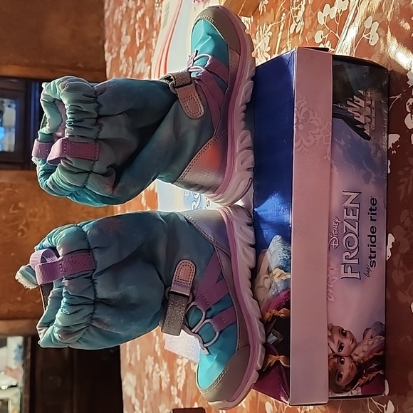 Girls size 9M sneaker boot Disney Frozen - Picture 2 of 11